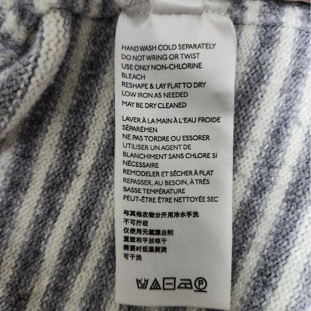 Anthropologie Gray and White Striped V-neck Sweater. Sz. S - Picture 4 of 10